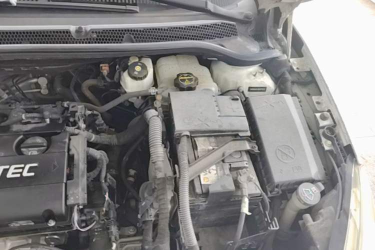 Used Buick GT 2013 XT 1.6L Automatic Fashion Edition Engine Bay Left