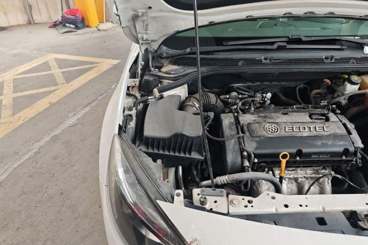 Used Buick GT 2013 XT 1.6L Manual Entry-Level Model Engine Bay Right