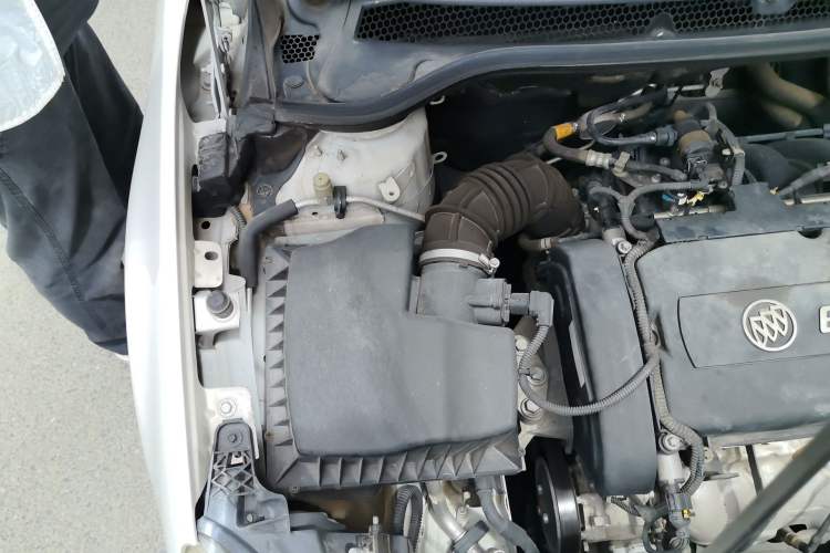 Used Buick GT 2013 GT 1.6L Automatic Fashion Edition Engine Bay Right
