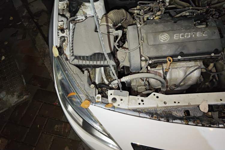 Used Buick GT 2013 XT 1.6L Automatic Fashion Edition Engine Bay Right