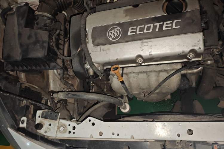Used Buick GT 2013 XT 1.6L Manual Entry-Level Model Engine Bay Right
