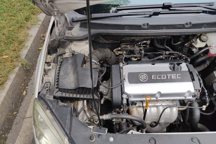 Used Buick GT 2013 GT 1.6L Manual Entry-Level Model Engine Bay Right