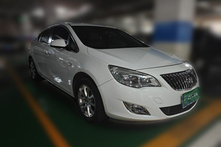 Used Buick GT 2013 XT 1.6L Manual Entry-Level Model Front Right 45 Deg