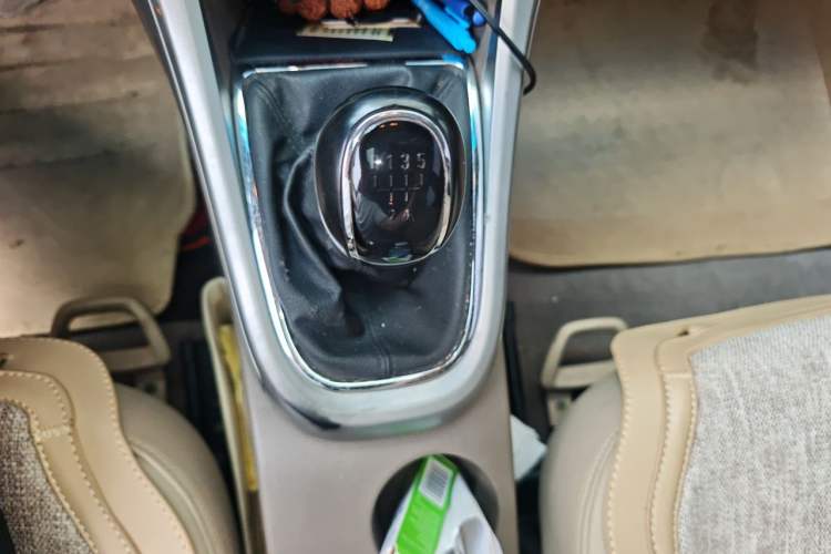 Used Buick GT 2013 GT 1.6L Manual Entry-Level Model Gear Lever