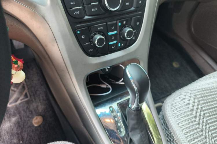 Used Buick GT 2013 GT 1.6L Automatic Fashion Edition Gear Lever
