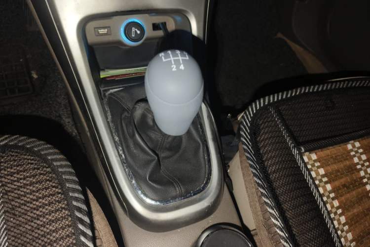 Used Buick GT 2013 GT 1.6L Manual Entry-Level Model Gear Lever