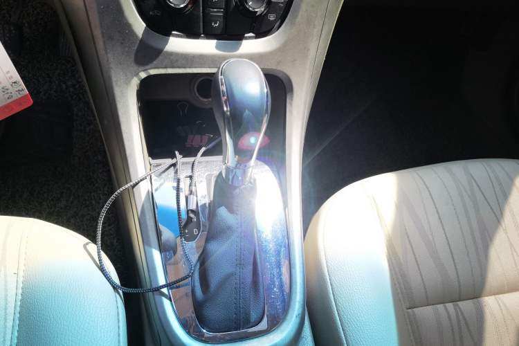 Used Buick GT 2013 GT 1.6L Automatic Comfort Edition Gear Lever