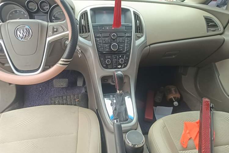 Used Buick GT 2013 GT 1.6L Automatic Fashion Edition Gear Lever