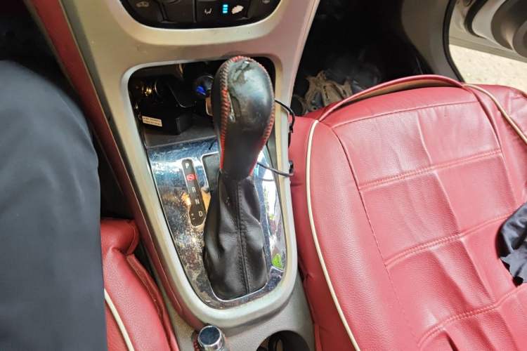 Used Buick GT 2013 XT 1.6L Automatic Fashion Edition Gear Lever
