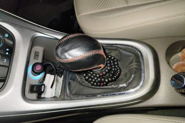 Used Buick GT 2013 GT 1.6L Manual Entry-Level Model Gear Lever
