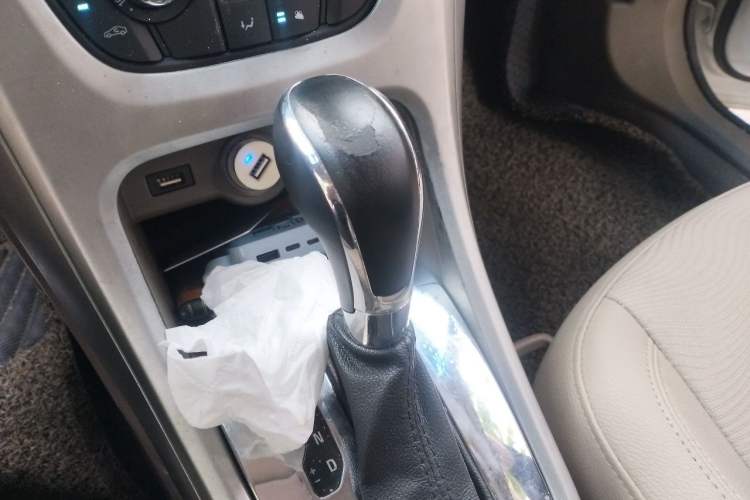Used Buick GT 2013 GT 1.6L Automatic Fashion Edition Gear Lever