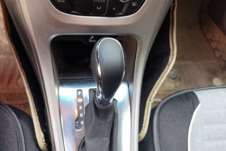 Used Buick GT 2013 GT 1.6L Automatic Fashion Edition Gear Lever