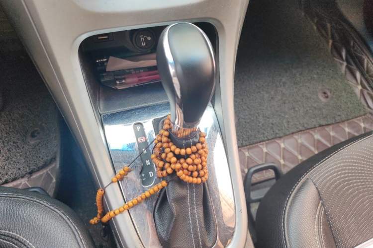 Used Buick GT 2013 XT 1.6L Automatic Comfort Edition Gear Lever
