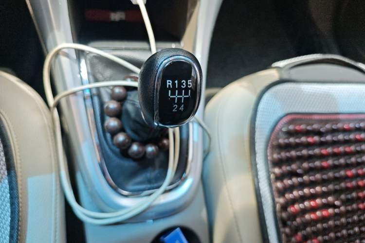 Used Buick GT 2013 GT 1.6L Manual Entry-Level Model Gear Lever