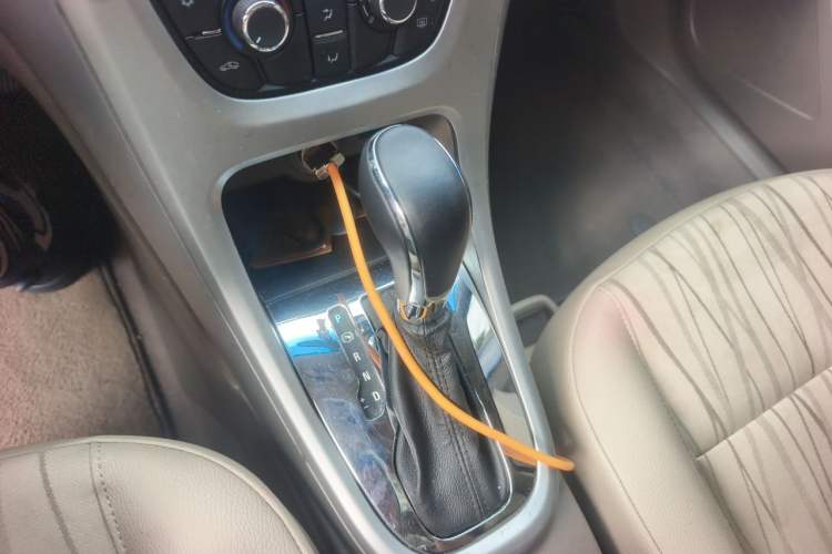 Used Buick GT 2013 GT 1.6L Automatic Fashion Edition Gear Lever