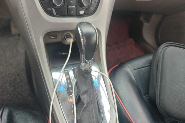 Used Buick GT 2013 GT 1.6L Automatic Fashion Edition Gear Lever