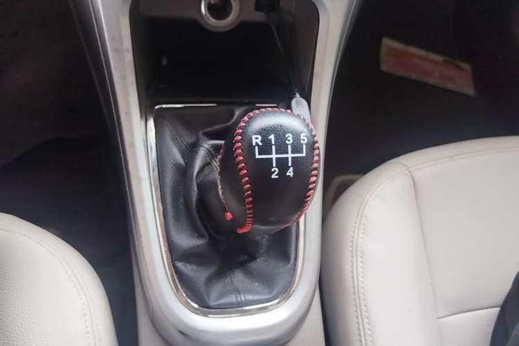 Used Buick GT 2013 GT 1.6L Manual Comfort Edition Gear Lever