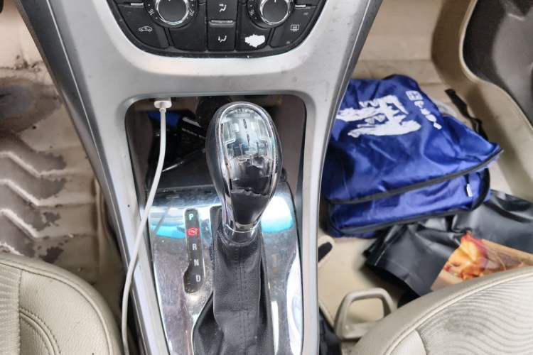 Used Buick GT 2013 GT 1.6L Automatic Fashion Edition Gear Lever