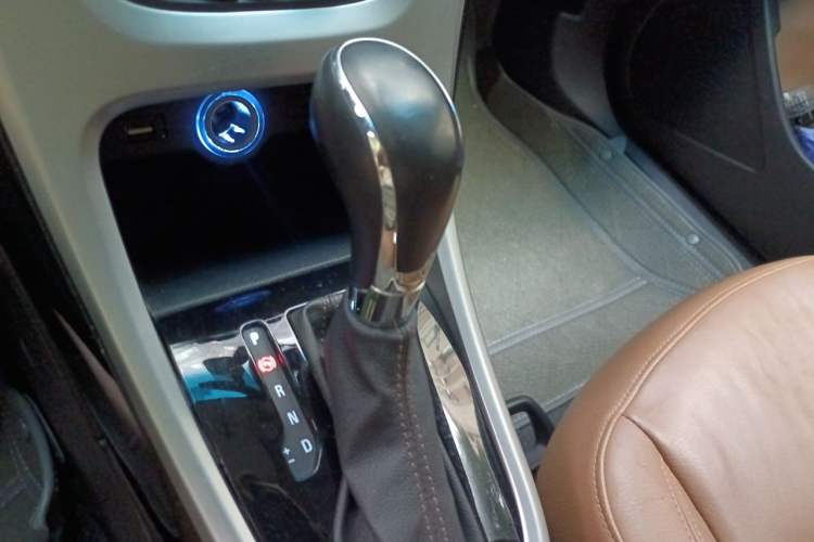 Used Buick GT 2013 GT 1.8L Automatic Fashion Edition Gear Lever
