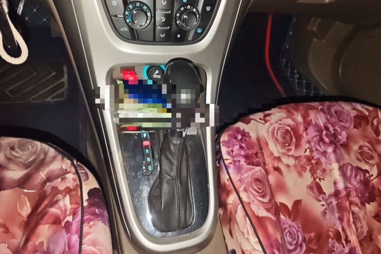 Used Buick GT 2013 GT 1.6L Automatic Fashion Edition Gear Lever