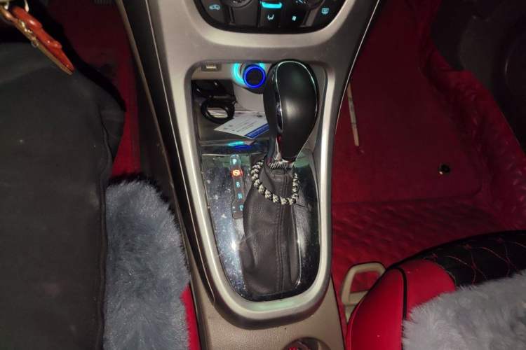 Used Buick GT 2013 GT 1.6L Automatic Fashion Edition Gear Lever