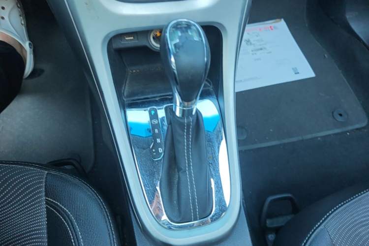 Used Buick GT 2013 XT 1.6L Automatic Fashion Edition Gear Lever
