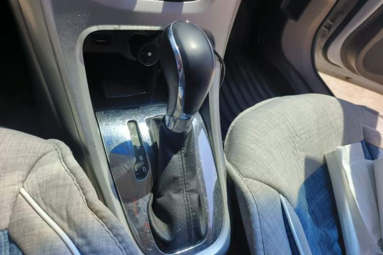 Used Buick GT 2013 GT 1.6L Automatic Fashion Edition Gear Lever