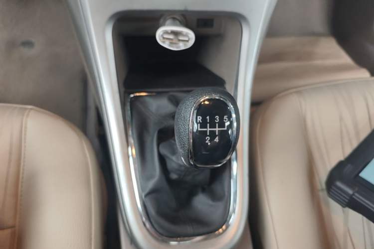Used Buick GT 2013 GT 1.6L Manual Comfort Edition Gear Lever