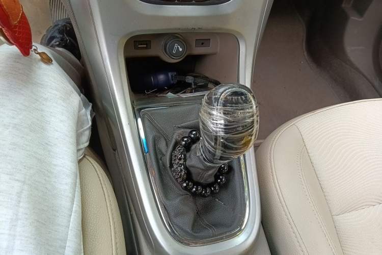 Used Buick GT 2013 GT 1.6L Manual Entry-Level Model Gear Lever
