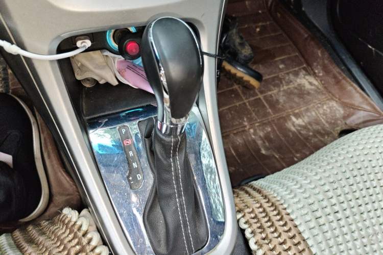 Used Buick GT 2013 XT 1.6L Automatic Fashion Edition Gear Lever
