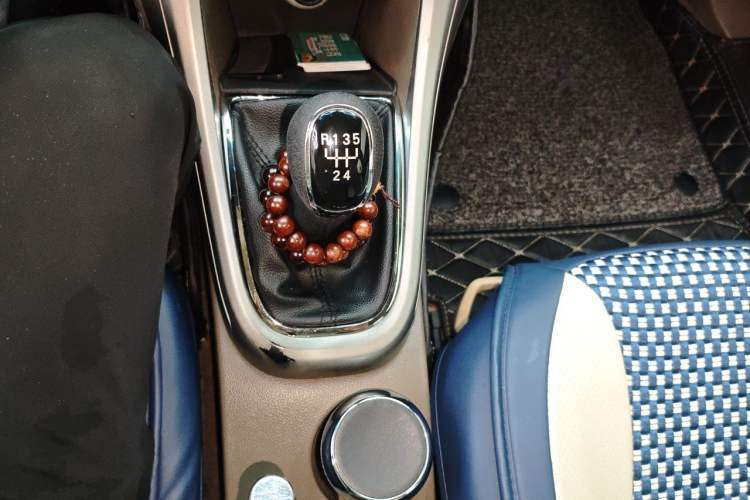 Used Buick GT 2013 GT 1.6L Manual Entry-Level Model Gear Lever