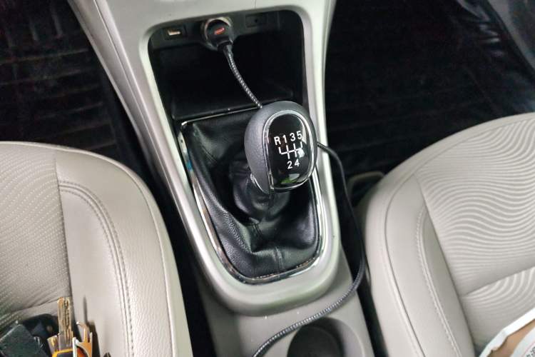 Used Buick GT 2013 XT 1.6L Manual Entry-Level Model Gear Lever