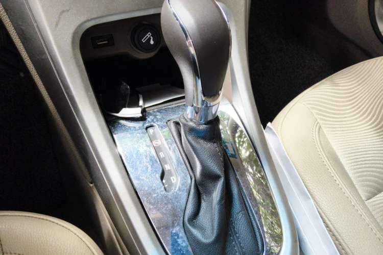 Used Buick GT 2013 GT 1.6L Automatic Fashion Edition Gear Lever