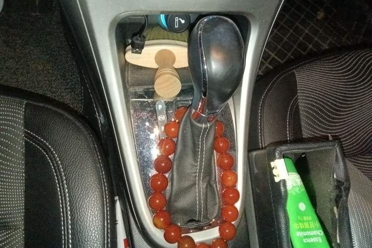 Used Buick GT 2013 XT 1.6L Automatic Fashion Edition Gear Lever