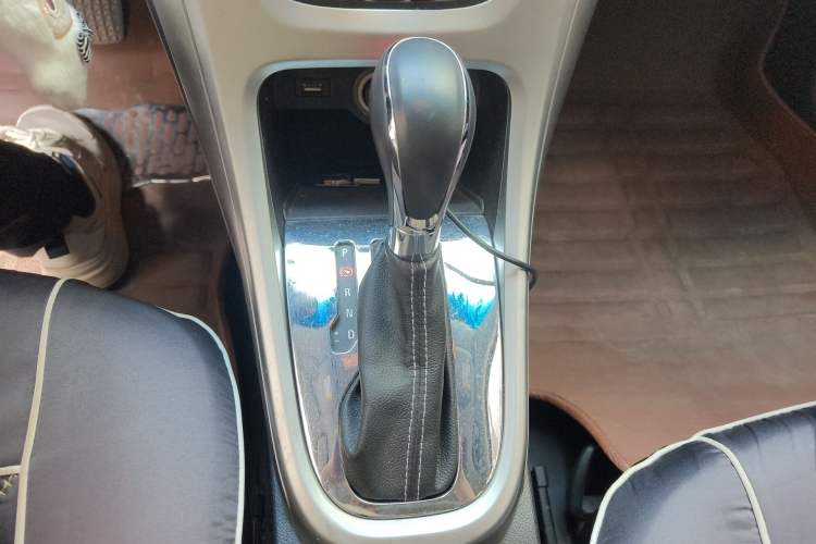 Used Buick GT 2013 XT 1.6L Automatic Fashion Edition Gear Lever