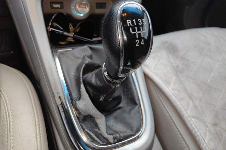 Used Buick GT 2013 GT 1.6L Manual Entry-Level Model Gear Lever