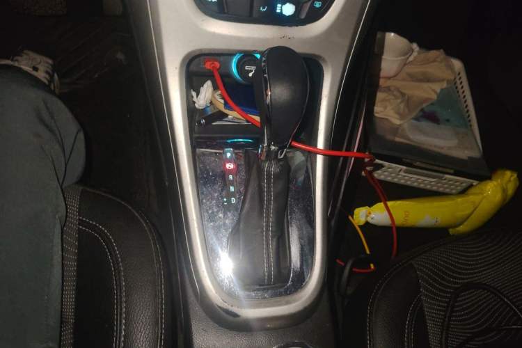 Used Buick GT 2013 XT 1.6L Automatic Fashion Edition Gear Lever