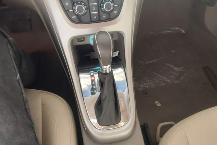 Used Buick GT 2013 GT 1.6L Automatic Fashion Edition Gear Lever