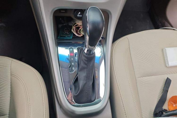 Used Buick GT 2013 GT 1.6L Automatic Fashion Edition Gear Lever