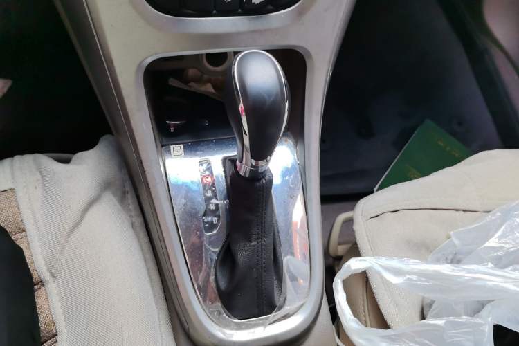 Used Buick GT 2013 GT 1.6L Automatic Fashion Edition Gear Lever