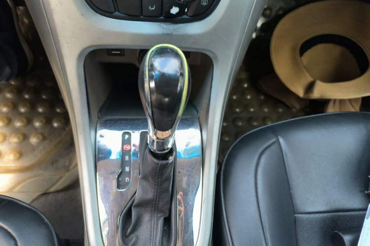 Used Buick GT 2013 GT 1.6L Automatic Fashion Edition Gear Lever