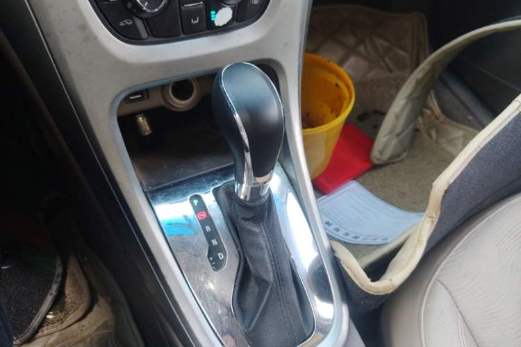 Used Buick GT 2013 GT 1.6L Automatic Fashion Edition Gear Lever