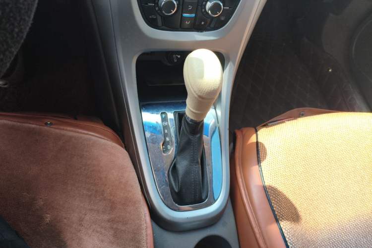 Used Buick GT 2013 GT 1.6L Automatic Fashion Edition Gear Lever