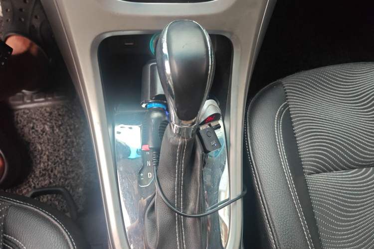 Used Buick GT 2013 XT 1.6L Automatic Fashion Edition Gear Lever