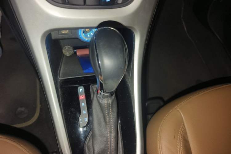 Used Buick GT 2013 GT 1.8L Automatic Fashion Edition Gear Lever