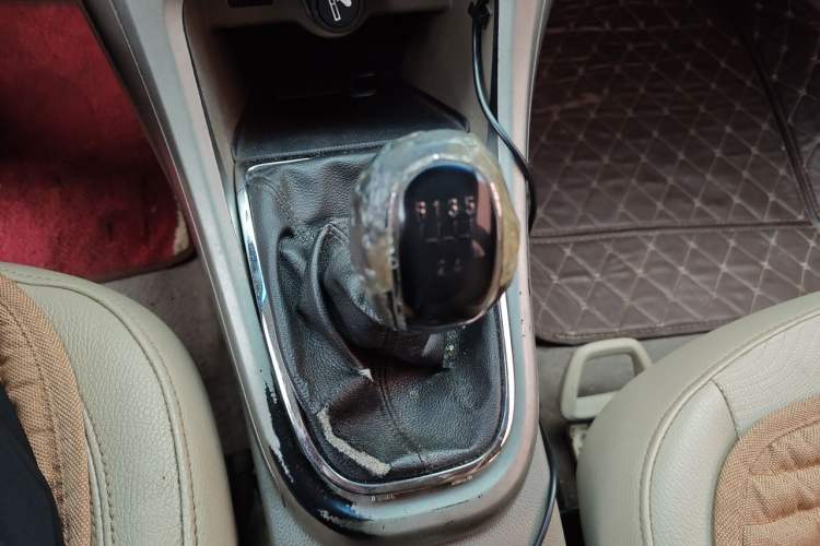 Used Buick GT 2013 GT 1.6L Manual Entry-Level Model Gear Lever