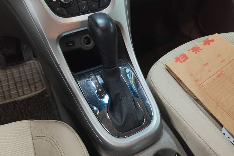 Used Buick GT 2013 GT 1.6L Automatic Fashion Edition Gear Lever
