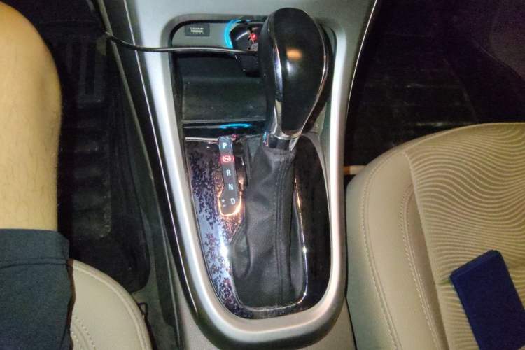Used Buick GT 2013 GT 1.6L Automatic Fashion Edition Gear Lever