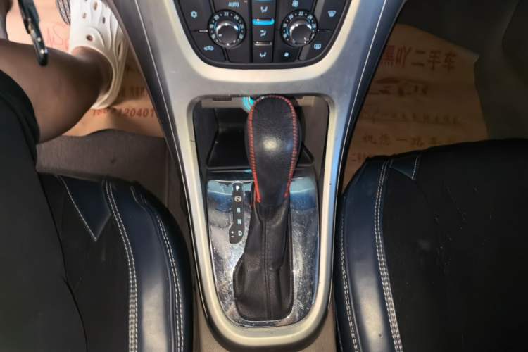 Used Buick GT 2013 GT 1.6L Automatic Fashion Edition Gear Lever