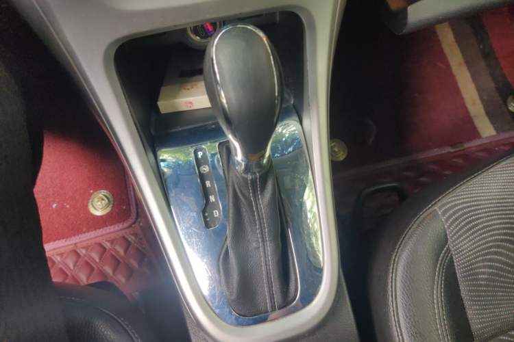 Used Buick GT 2013 XT 1.6L Automatic Fashion Edition Gear Lever